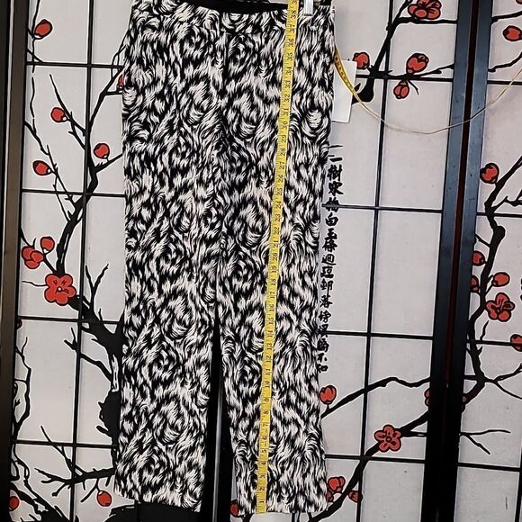 Derek Lam Size 2 Black and White Feather Print Pajama Style Silk Pants - Picture 9 of 9